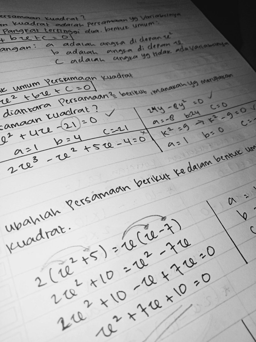 kmlstudy's tweet image. ◜171221◞ 
✐ this is the first post of my study xixi. malam ini aku lagi mau finish in catatan matematika sama ipa yg blm lengkap, ini blm selesai aku lagi istirahat dulu, pinggang ku sakit soalnya kelamaan duduk wkwk 😹