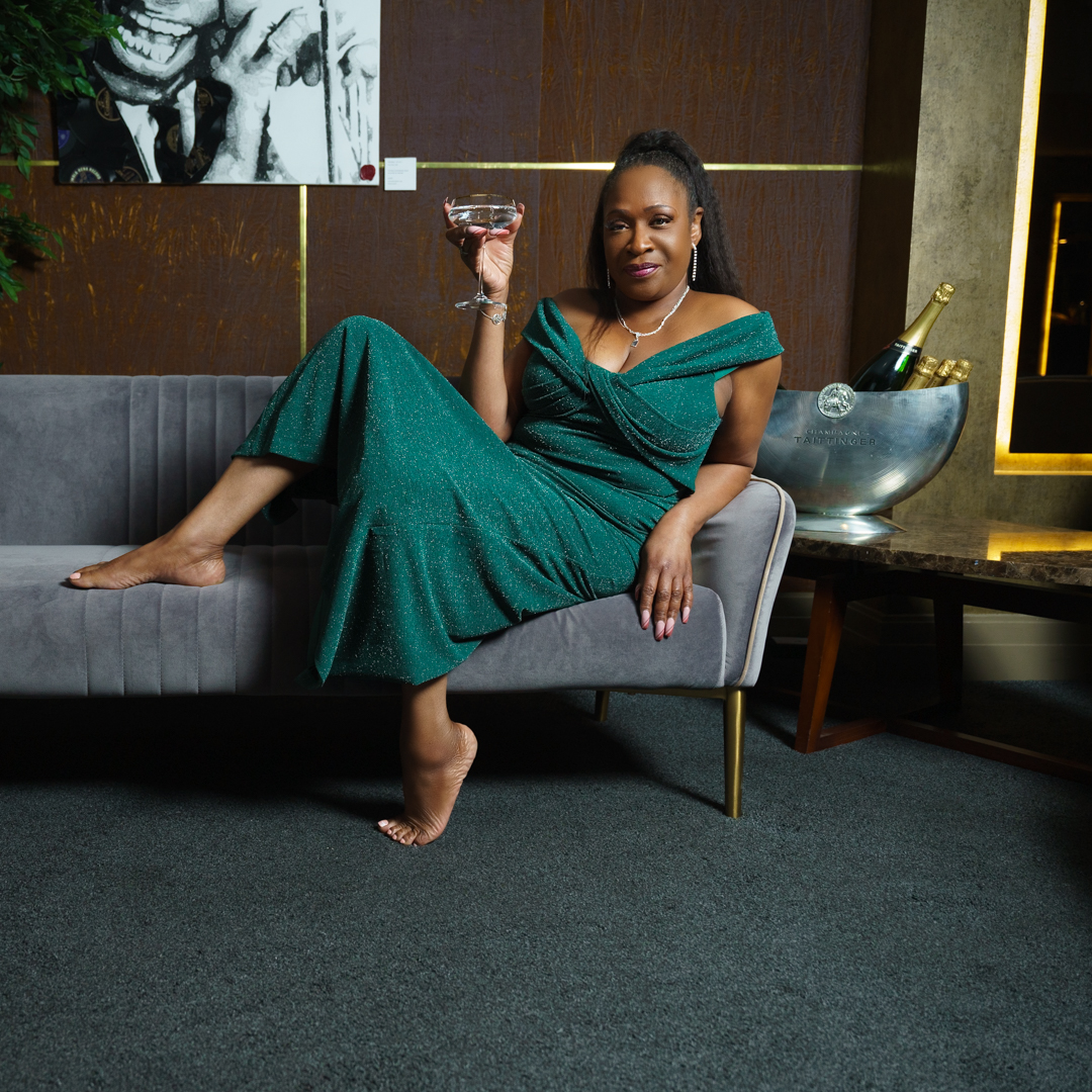 AngieGreaves's tweet photo. I Love This Dress!!! It’s everything you could ever want for a beautiful night out. Shimmery, sleek, sophisticated, sultry, shiny…THE dress for the holidays!🎄
👗 @AdriannaPapell
📍 @karmasanctumldn
📸@DAPSGDP
@DFSlondon #fasionfriday #elegance #dressforsucces #christmas https://t.co/exy93nh9FZ