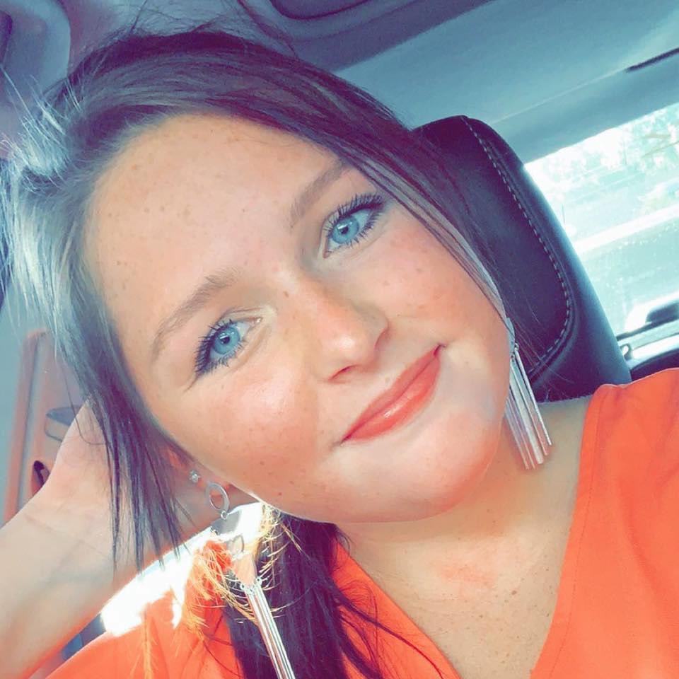 juliehill1001's tweet photo. Happy birthday to my FAVORITE middle daughter! You are my bday/Xmas present 22 yrs ago &amp; I am so glad that God gave me you. You are a beautiful, hard working, intelligent, young lady That is 3 WEEKS from completing your college degree!  We are so proud of you!! @cuznanny https://t.co/cLJQ24bNKI