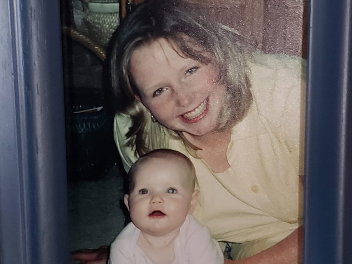 juliehill1001's tweet photo. Happy birthday to my FAVORITE middle daughter! You are my bday/Xmas present 22 yrs ago &amp; I am so glad that God gave me you. You are a beautiful, hard working, intelligent, young lady That is 3 WEEKS from completing your college degree!  We are so proud of you!! @cuznanny https://t.co/cLJQ24bNKI