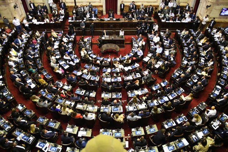 gaby_besana's tweet photo. Después de más de 24 horas en donde el Gobierno hizo oídos sordos, nos atacó, agravió y siguió defendiendo un presupuesto de ficción, rechazamos el Presupuesto 2022. https://t.co/kji8X7rGXW
