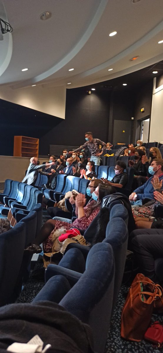 Ed3sSuzanne's tweet image. 🎓 📣 JOUR-J #AMPHIDEGARNISON | Annonce des affectations : un moment de clôture chargé en émotions après deux années à l’@EHESP