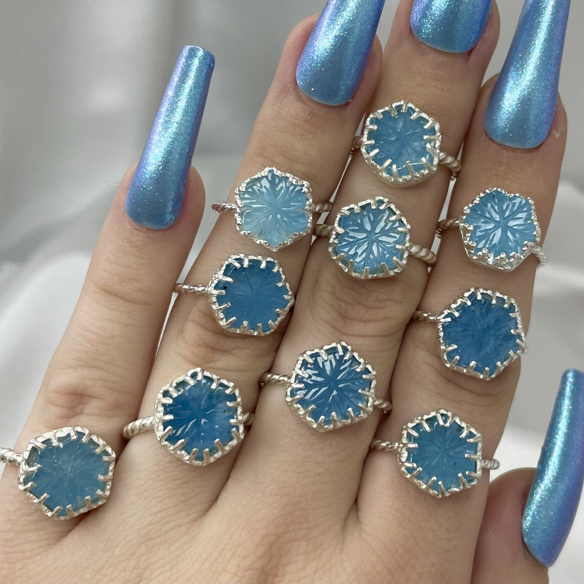 ✨❄️💙GIVEAWAY💙❄️✨
Winner will receive one custom size aquamarine snowflake ring. 
❄️Rules❄️
~Must be following me (<a href="/_crystallinecat/">The Crystalline Cat</a>)
~Like &amp; RT this post
-Tag a friend
For extra entries(entered separately):
-tag more friends
-tell me your favorite crystal