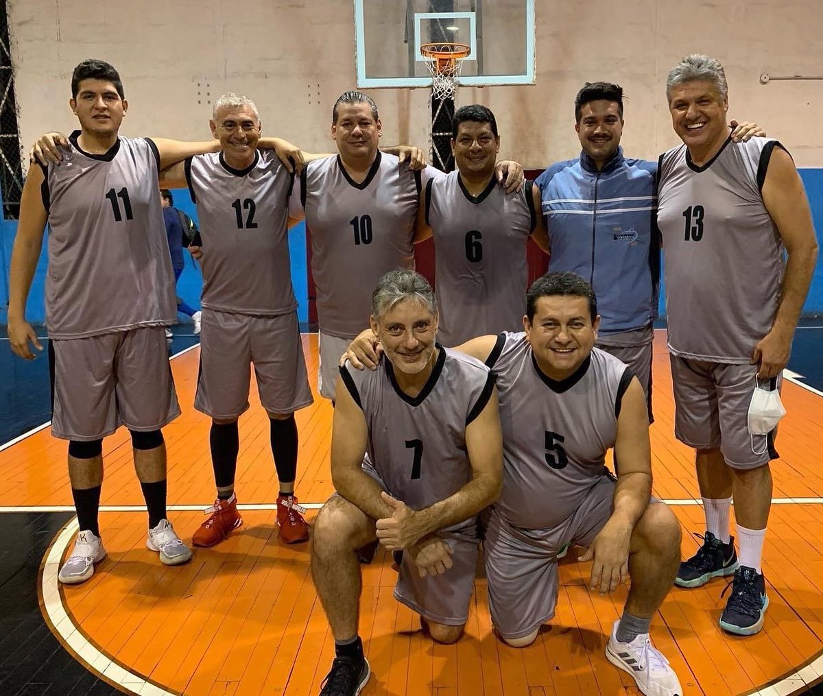 ColectivasB's tweet photo. En el 2do. encuentro de la 4ta. fecha SEMIFINALES del torneo AMISTAD 2021 #37, el equipo ROJO le ganó al equipo PLOMO por 67-39. Con este resultado el equipo ROJO es el 2do. clasificado para jugar la final el sábado 18. https://t.co/tNyIA07qTr