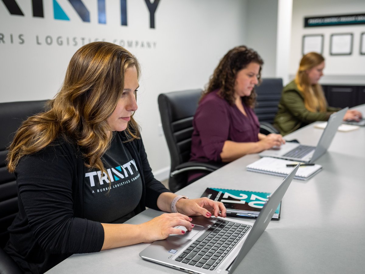 Trin_Logistics's tweet photo. Continuous growth through education, challenges, reaching goals, and teamwork. We are proud of the work our Team accomplishes.
⁣
#TrinityLogistics #beteamTrinity #differentonpurpose #ONEBURRIS #logistics #supplychain #3pl #education #worklife https://t.co/bZVVHDffZE
