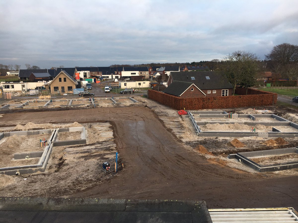 35 woningen cluster IV fase 3, we komen uit de grond en gaan starten met het lijmwerk van de eerste blok van 6 woningen.<a href="/BouwmijJanssen/">Bouwmij Janssen</a>