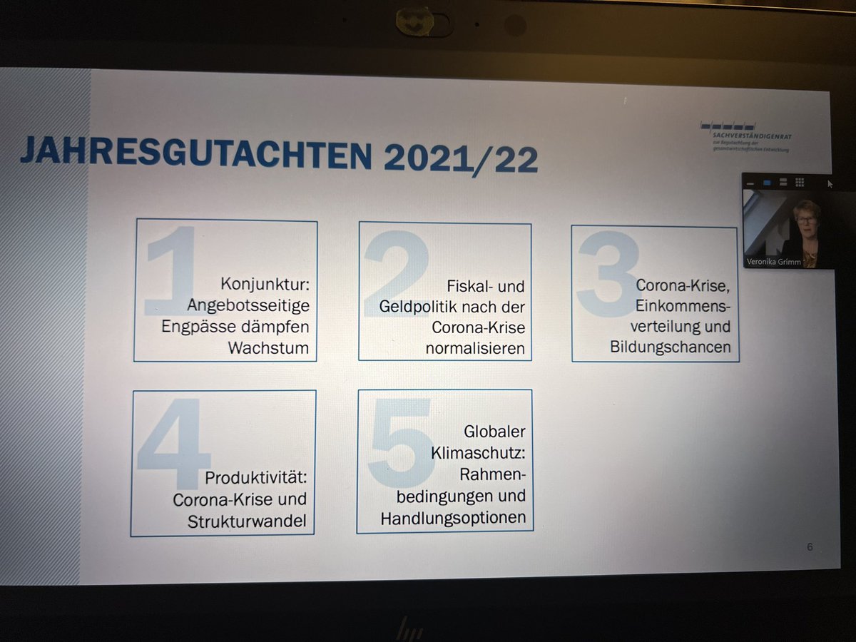 Vortrag hat begonnen: Schwungvoller Einstieg von <a href="/GrimmVeronika/">Veronika Grimm</a> in den heutigen   @WPCDeV-Vortrag zum Jahresgutachten des @Sachverständigenrates „#Transformation gestalten: #Bildung, #Digitalisierung, #Nachhaltigkeit“