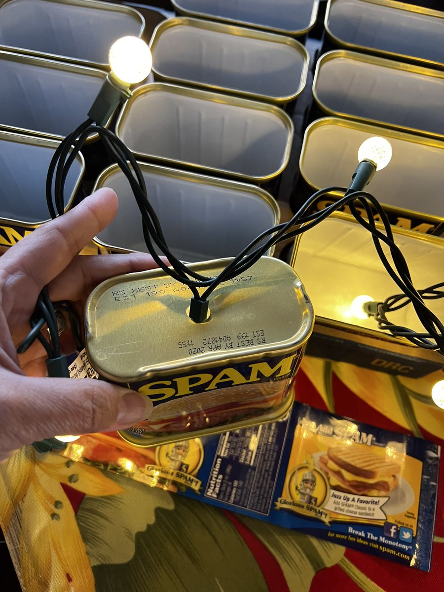 maluhiamusubi's tweet image. Making SPAM can Christmas light!  #spamcan @SPAMbrand
