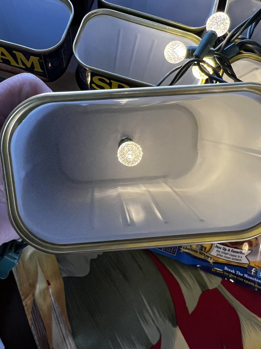 maluhiamusubi's tweet image. Making SPAM can Christmas light!  #spamcan @SPAMbrand