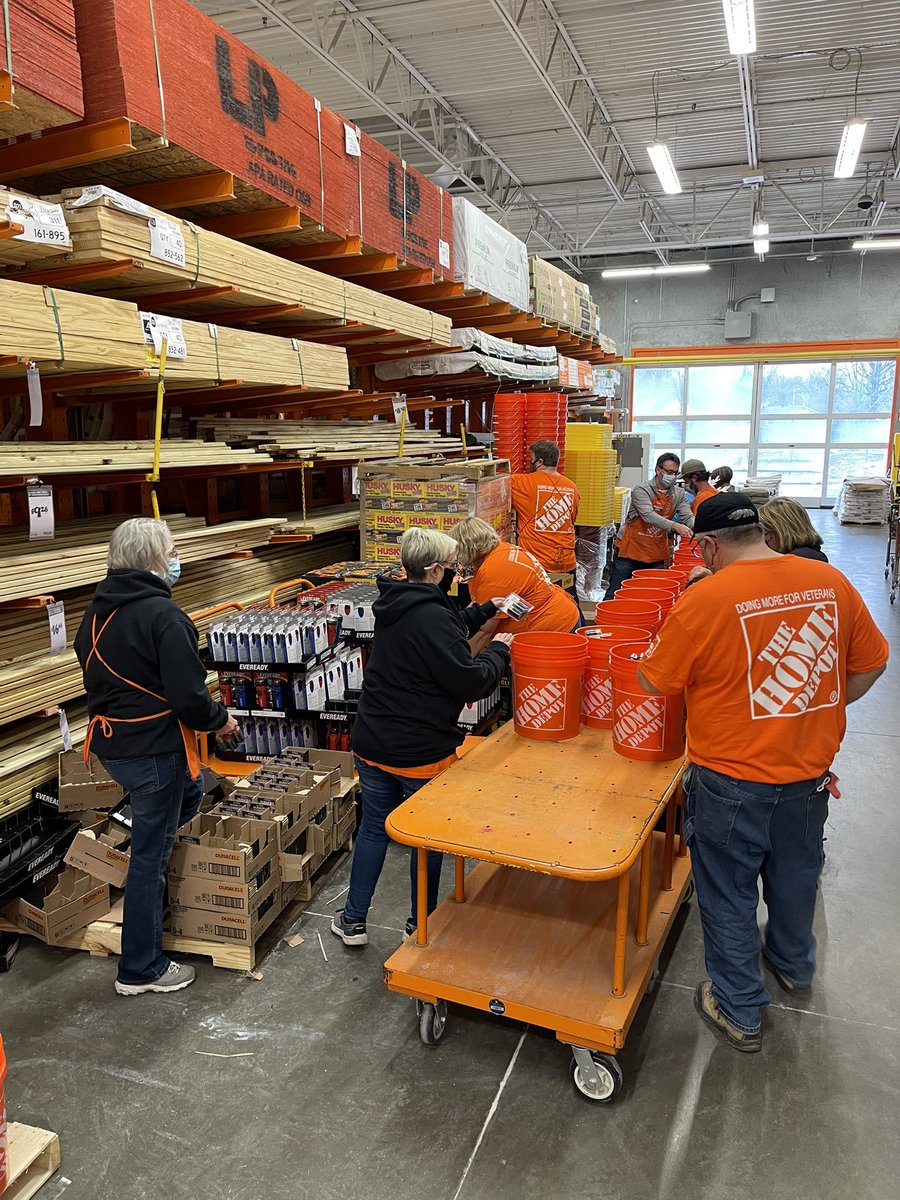 jamie_melcher's tweet photo. Great things happen when great people come together.  3 stores , 2 states, and the best leaders out there working together.  Thankful for these teams.  @Matthew10903420 @spustelak @HauckJenny @jody_delicato @john_l_gossett @RStOnge250 @RobD250 https://t.co/JorWYfkMAX