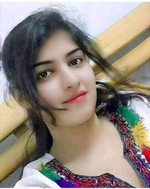 तेरी धड़कन ही ज़िंदगी का किस्सा है मेरा,
तू ज़िंदगी का एक अहम् हिस्सा है मेरा,
मेरी मोहब्बत तुझसे, सिर्फ़ लफ्जों की नहीं है,
तेरी रूह से रूह तक का रिश्ता है मेरा!!🌹🌹