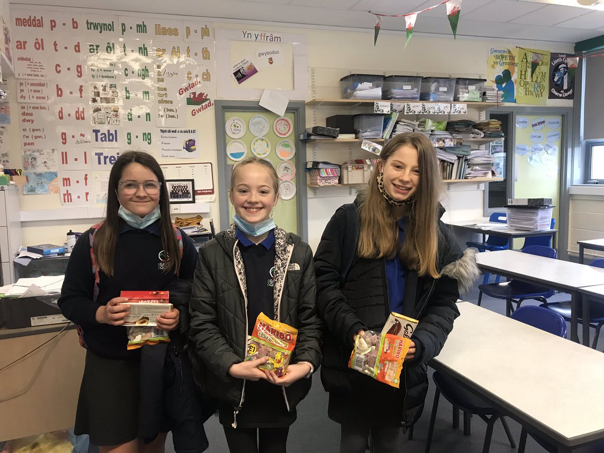 adranYGymraegGO's tweet photo. Llongyfarchiadau i’r canlynol am gyrraedd y brig yng nghystadleuaeth ysgrifennu creadigol Blwyddyn 7.
Congratulations to the following for their success in the Year 7 creative writing competition:

1af Zarah-Evelyn Wood
2il Ellia Galozzi-Hibbert
3ydd Zara Harden
Da iawn ferched! https://t.co/yY96zd1PV6