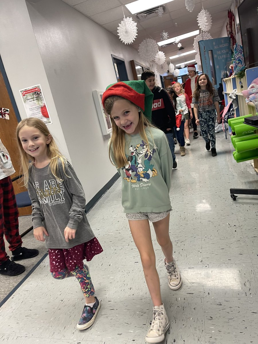GISDbuccaneers's tweet photo. Our Little Bucs had the sweetest visitors from AES today!!! 😍♥️🎅🏼 https://t.co/8MfSIMvNlp
