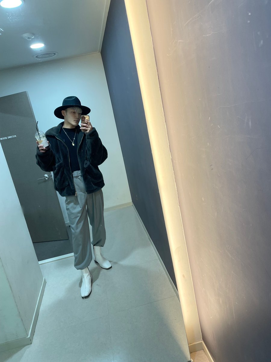 allureyeon's tweet photo. "fashun" 😭😭 https://t.co/d8Fmx4g2RB