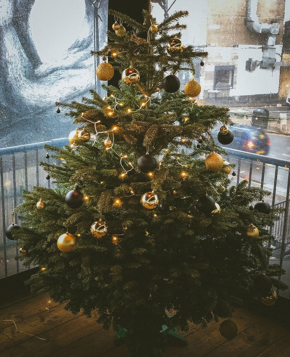 🎄HEY WEEKEND 🎄
Family-friendly, festive vibes at our Walthamstow venues this weekend.

Pillars taproom:
🍺Fri 5pm- 11pm 
🍺Sat 12pm- 11pm 
🍺Sun 12pm-8pm

The Untraditional Pub 
@CRATESJS:
🍺Fri 12pm- 11pm Live DJ
🍺Sat 12pm- 11pm Christmas Karaoke
🍺Sun 12pm-10pm