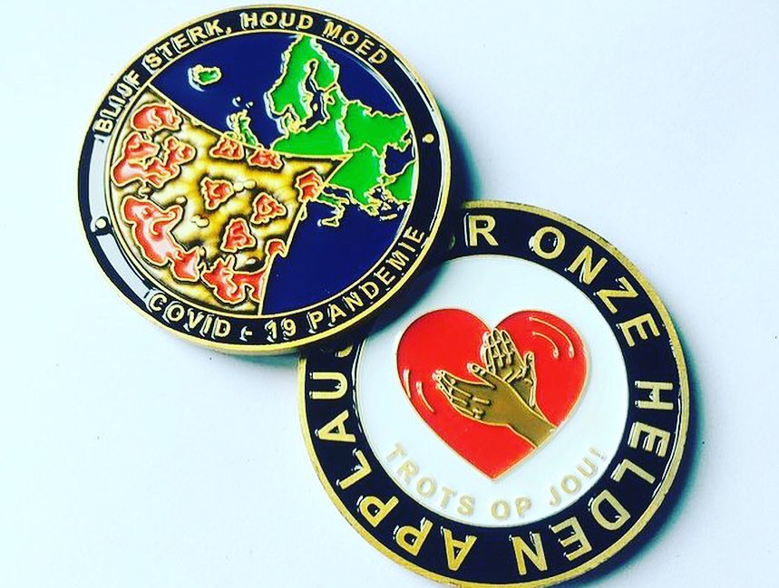 VoortmanO's tweet photo. Afgelopen week zijn twee kanjers in het zonnetje gezet en mochten o.a. onze COVID Challenge Coin ontvangen. Sgt1 Maaike (11Luchtmobiel) en sgt1 (bd) Lianne (Geneeskundige troepen vanuit Ermelo) bedankt voor jullie inzet! 🎖
En voor alle zorgverleners; Houd moed! https://t.co/jlrn3z6s4H