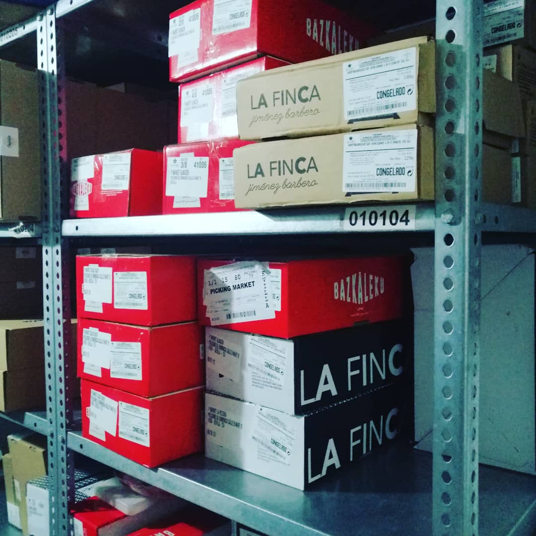 PickingMarket's tweet photo. ¡En #PickingMarket resulta imprescindible el órden, saber donde se encuentra cada #producto en todo momento  es fundamental! 👍📝🚚

¡Todo siempre para asegurar la #calidad de nuestros productos y el mejor #servicio posible para nuestros clientes! 🔝👌

#Gastronomia #TDSGastro https://t.co/QkPGqbQ7zZ