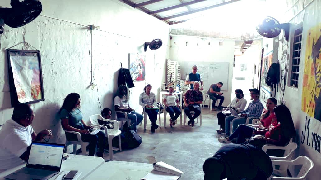 AlbertoComunes's tweet photo. Buenos días🌤️
Nos encontramos reunidos con la nueva dirección departamental de nuestro Partido Comunes en Santander, Mujeres y hombres de distintas provincias y el área metropolitana.
Seguimos organizando, construyendo Partido y generando propuestas de cambio. https://t.co/LGhmMqfim2