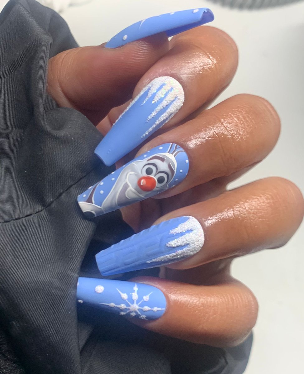 We've got our Christmas/Winter nails on! Have you?! ❄️