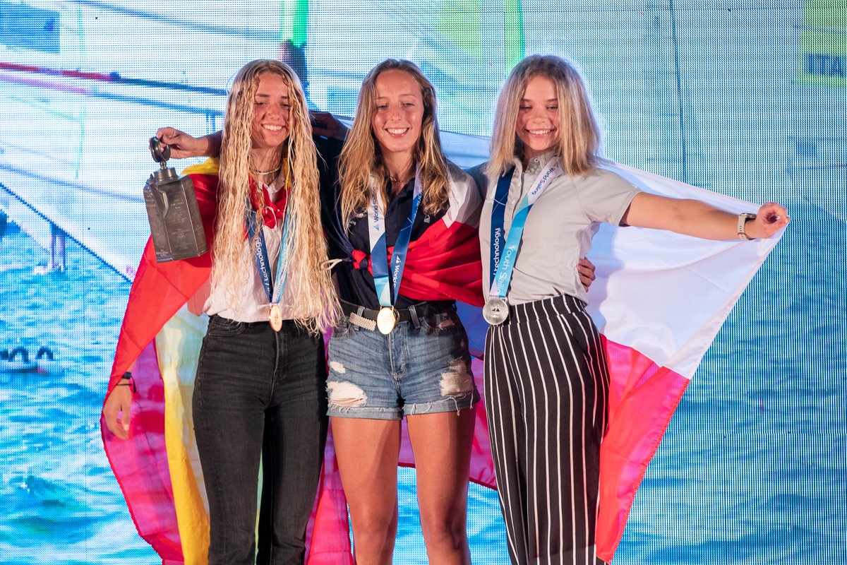 FFVoile's tweet photo. 💙 #Relève 

⭐️ Quelle démonstration de la part des Français 🇫🇷 aux Championnats du Monde Jeunes de Voile, qui se tenait cette semaine à Oman 🇴🇲. Victoire dans la Nations Cup 🏆, 3 médailles d'or 🥇, 3 médailles de bronze 🥉! #FRASailing

👉 Les infos : https://t.co/bPhrgMk6RF https://t.co/N4H4SZnMsp