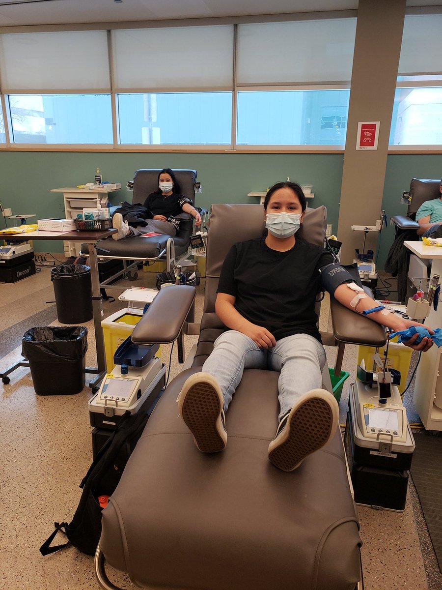 MsRomo307's tweet photo. Today was my first #TecVoc Blood Drive. My first time donating, and the first time with a whole bunch of students. It was quick, painless, and really easy. Every single one of us said we are going to come back in the spring! @CanadasLifeline #itsinyoutogive https://t.co/axO6dK962P