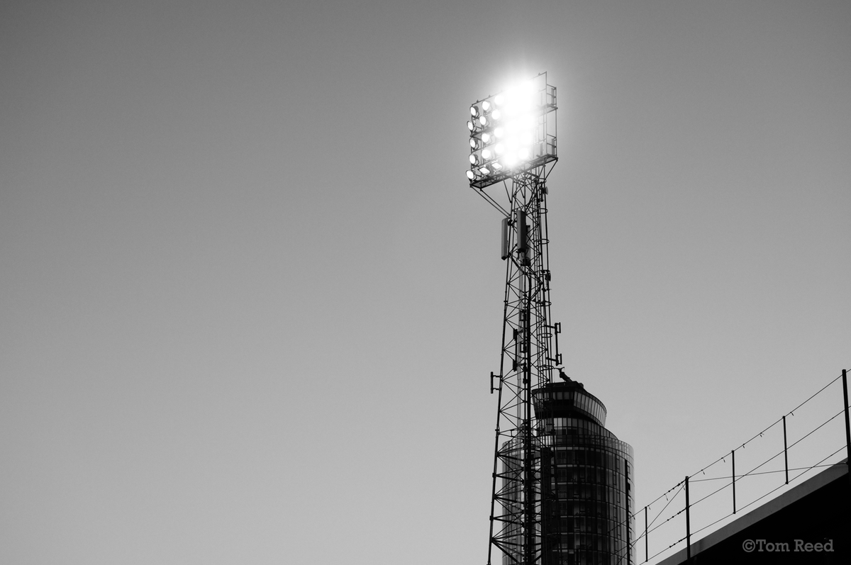 tomreedwriting's tweet photo. Sky high. Griffin Park. #floodlightfriday #brentfordfc https://t.co/nZNxfql9Zb