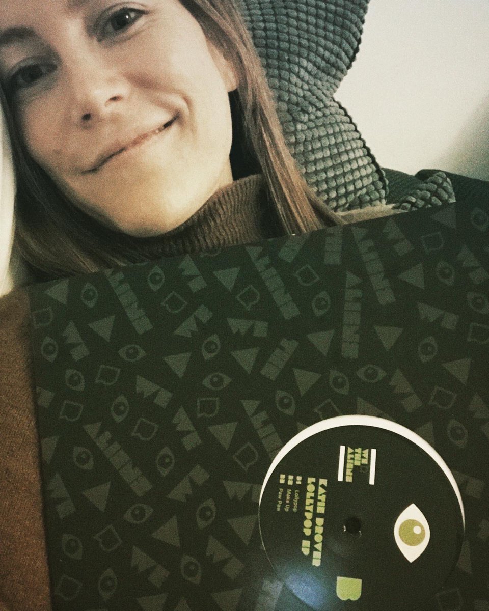 katiedrover's tweet photo. Tonight I play in Hamburg for the first time at @yokoclubhamburg with my @werthealiens_label family! Super excite 👾👽🛸 https://t.co/Th4jjvFxcL