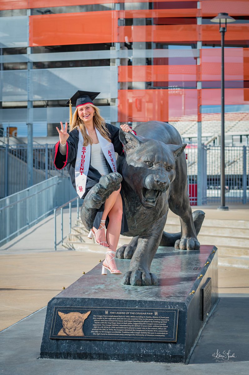 k_e_goode's tweet photo. It’s time to wrap up a sensational 3 1/2 years. So proud of our Cougar for life. We love you @morgangoode99 and Go Coogs! https://t.co/WTaxmlUy21