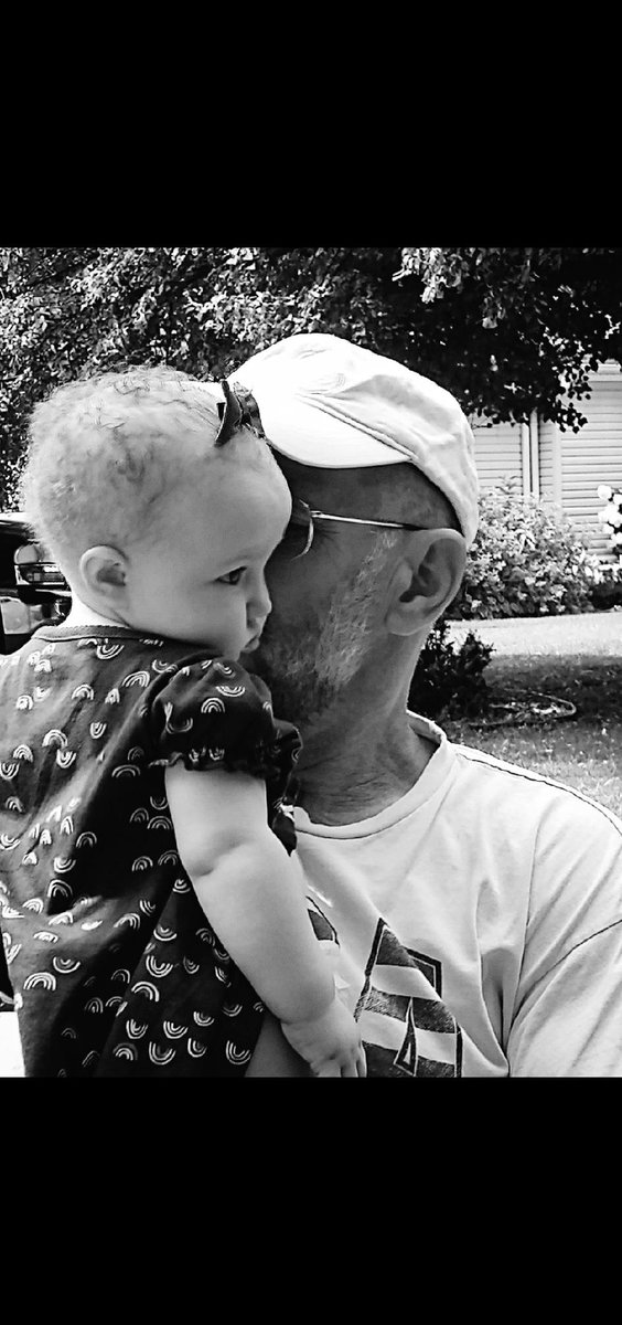 CathyAnnOfen's tweet photo. @4everNeverTrump Text messages from yesterday:

11:18  AM Mark is in the hospital.

2:43 PM Mark passed.

Vaccinations matter. https://t.co/FMCVEKexjw