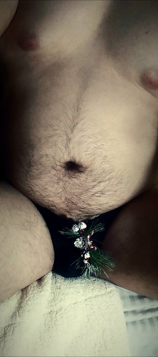 Mr_Oinks's tweet photo. You know the rules, now give me my mistletoe kiss 🎄🐗 #chubby #bara #beefygay #musclebear #realbara #nsfwtwt #bear #gaybear #hairyman #mexicanbear https://t.co/9JfJAuIYqB