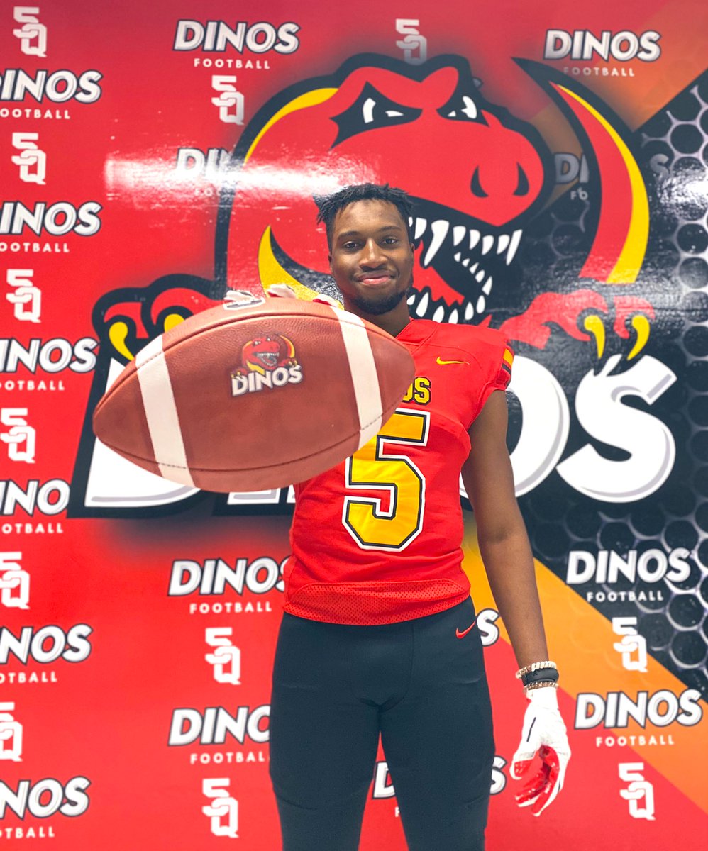 Following a great visit, I’ve received an offered to attend the @UCalgary! Blessed, that being said.. I am now 100% COMMITTED❤️🤍@Dinos_Football I would like to thank all my coaches, mentors and supporters who’ve helped me get here! #IATE @HATitansFB @UCDinos @titansathletics