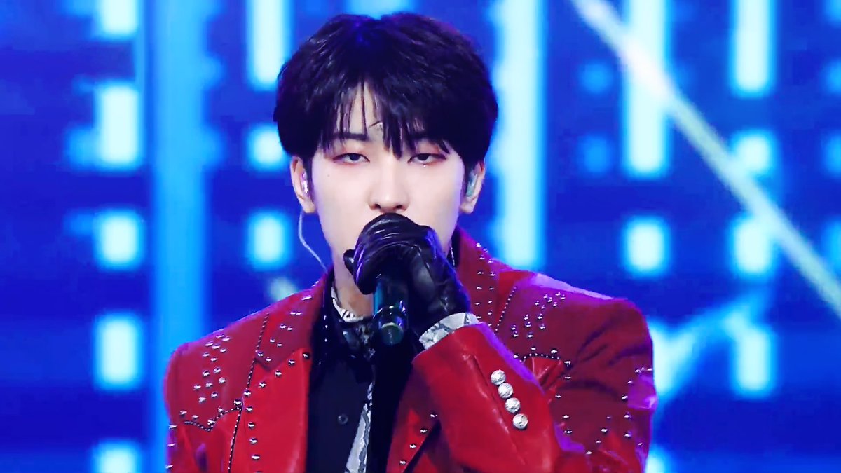 LIMERENCE717's tweet photo. 211217 KBS가요대축제
#세븐틴 #원우 #WONWOO
@pledis_17 https://t.co/6R5OExFDwr