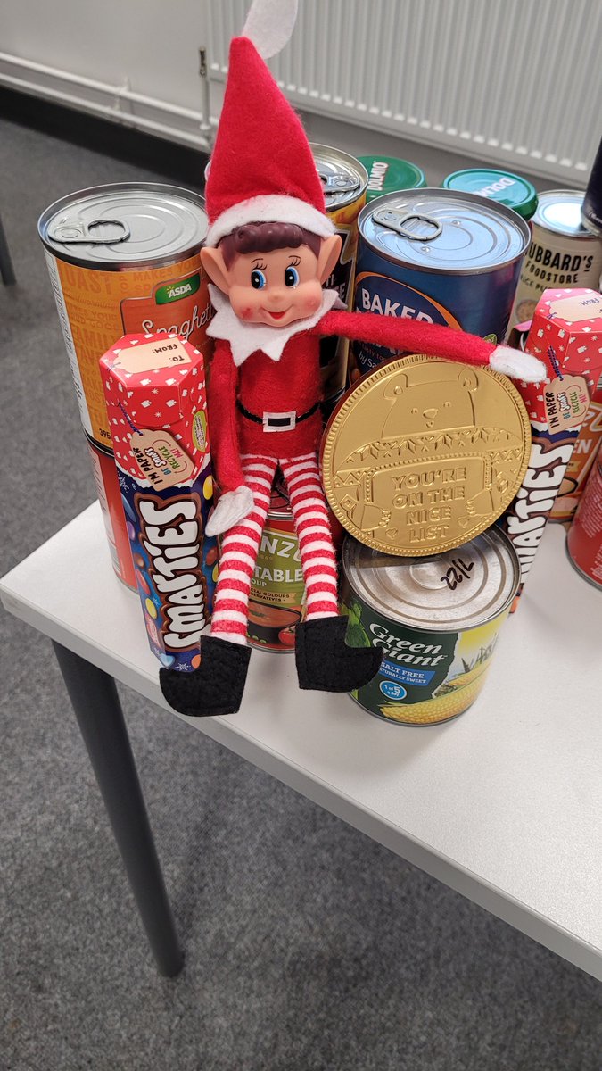 YsgolGlanClwyd's tweet photo. Clwb Gobaith a disgyblion Blwyddyn 7 ac 8 @YsgolGlanClwyd  wedi casglu at y banc bwyd. 
Carwyn Caredig y Corrach Da wedi helpu!! 
#gwneudypethaubychain #meddwlameraill
A lovely contribution by Yr .7 &amp; 8 pupils towards local food bank - inspired by Clwb Gobaith #Kindness #Hope https://t.co/NBwHDNjxbW