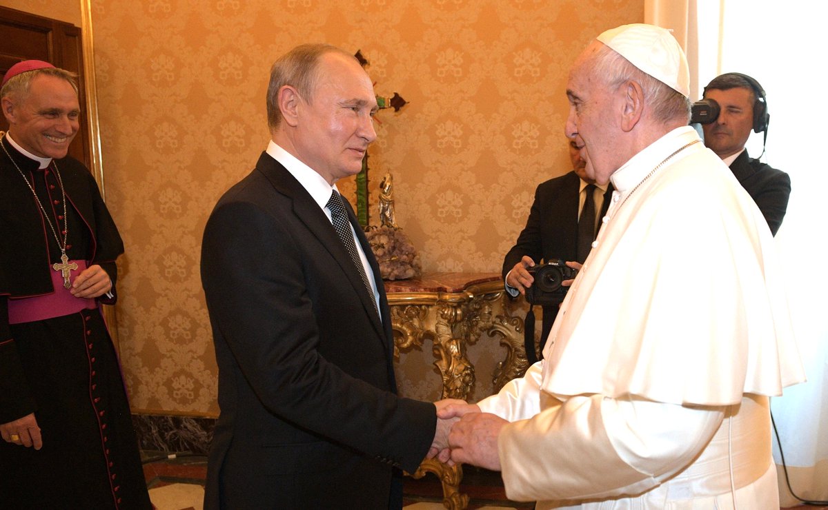 mfa_russia's tweet photo. ✉️ President of Russia Vladimir #Putin congratulated Pope Francis on his 85th birthday:

💬 You have made an invaluable contribution to developing relations between the Russian Orthodox Church and the Roman Catholic Church.

🔗 https://t.co/eIoKvd0H5l

#RussiaVatican https://t.co/HtfOr8F00c
