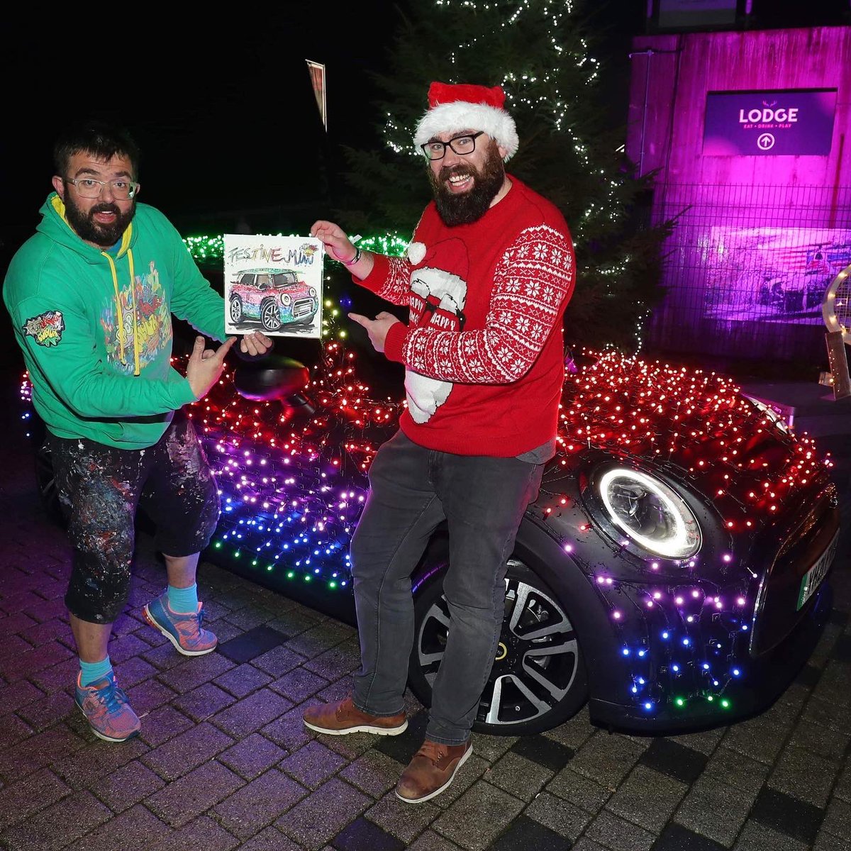 Popbangcolour's tweet photo. Ho ho ho! 🎅🏼🎄

The #FestiveMINI mugs have arrived! Last week @drivingwithnico ‘s @MINIUK was created as a #ContinuousCar drawing @SilverstoneUK ‘s #LapofLights 

Here it is on a colourful quartet of mugs, Watcha think to ‘um? 

🚗+✍🏻 #MINI https://t.co/bvE8dypqGq