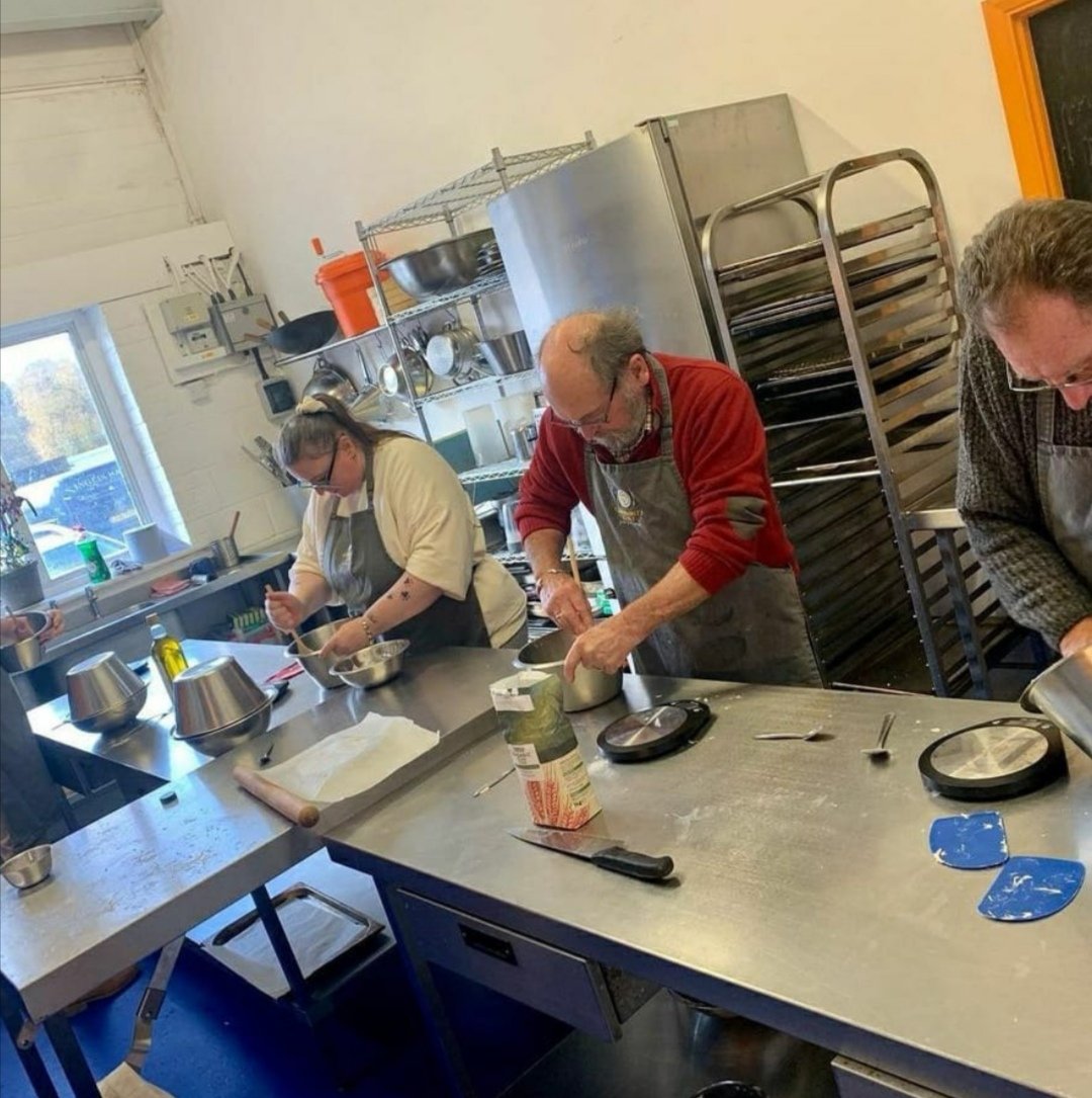 Care4theCarers's tweet photo. Well done to the 'Baking for Wellbeing' group with @CommunityChef1, who made pizza &amp; focaccia using an easy no-knead dough. They also made light and buttery 1:2:3 shortbread.  Look out for more cooking classes for carers in 2022.

#bakingforwellbeing
#carers #careforthecarers https://t.co/uUZochTHEC