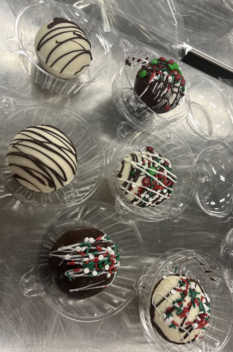 Hot cocoa baubles in the PBR: Baking class <a href="/TomGlennHS/">Tom Glenn High School</a>  @LeanderISD_CTE