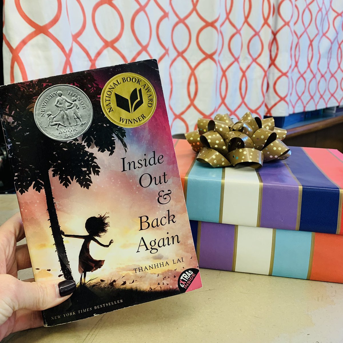 QuimbysClass's tweet photo. Check out the books we unwrapped to celebrate #FirstChapterFriday in December! 📚🎁 https://t.co/YnqEO5Xlqc