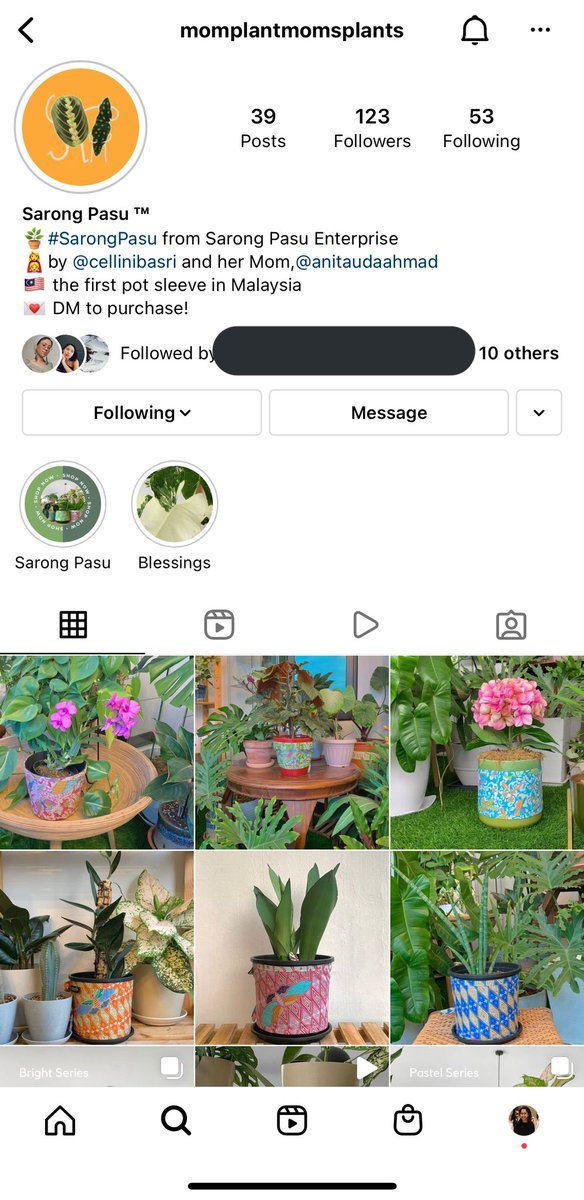 natashagideon's tweet image. I love batik so much and now you can sarungkan batik on your pasu 😭 xmas present, anyone? Sharing because every home needs a batik sarung pasu. #notapaidtweet 

instagram.com/momplantmomspl…