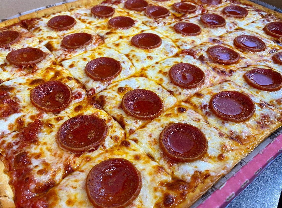 LedoPizza's tweet photo. 🎅 #FridayFeeling GIVEAWAY 🎅

RETWEET &amp; FOLLOW
to be entered to a $50 #LedoPizza Gift card!

(2 Winners picked at 10pm 12/17/21)

🎄 Still Christmas Shopping? Give the gift of LEDO!🎄

FREE $5 Card with every $25
IN-STORE LEDO Gift Card purchase!

Hungry?
https://t.co/upg2Cqjs0U https://t.co/uJJRmiXOd3