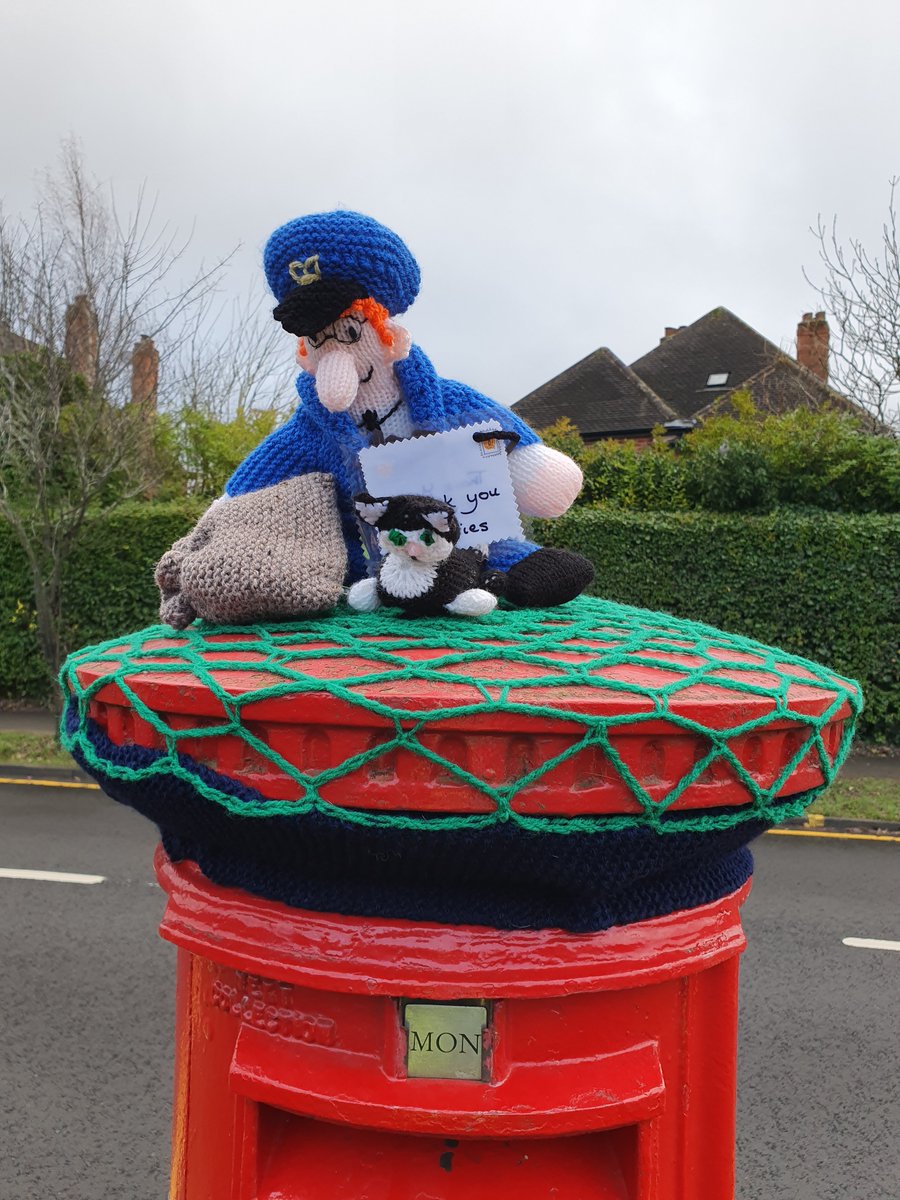 LeosWMP's tweet photo. Following school patrols at @greswoldschool this afternoon PCSO Nicky saw Postman Pat and his black and white cat! Merry Christmas to all the pupils and staff! #schoolpatrol #jessthecat #crochetskills #crochet #MerryChristmas https://t.co/vl7aHFXVW1