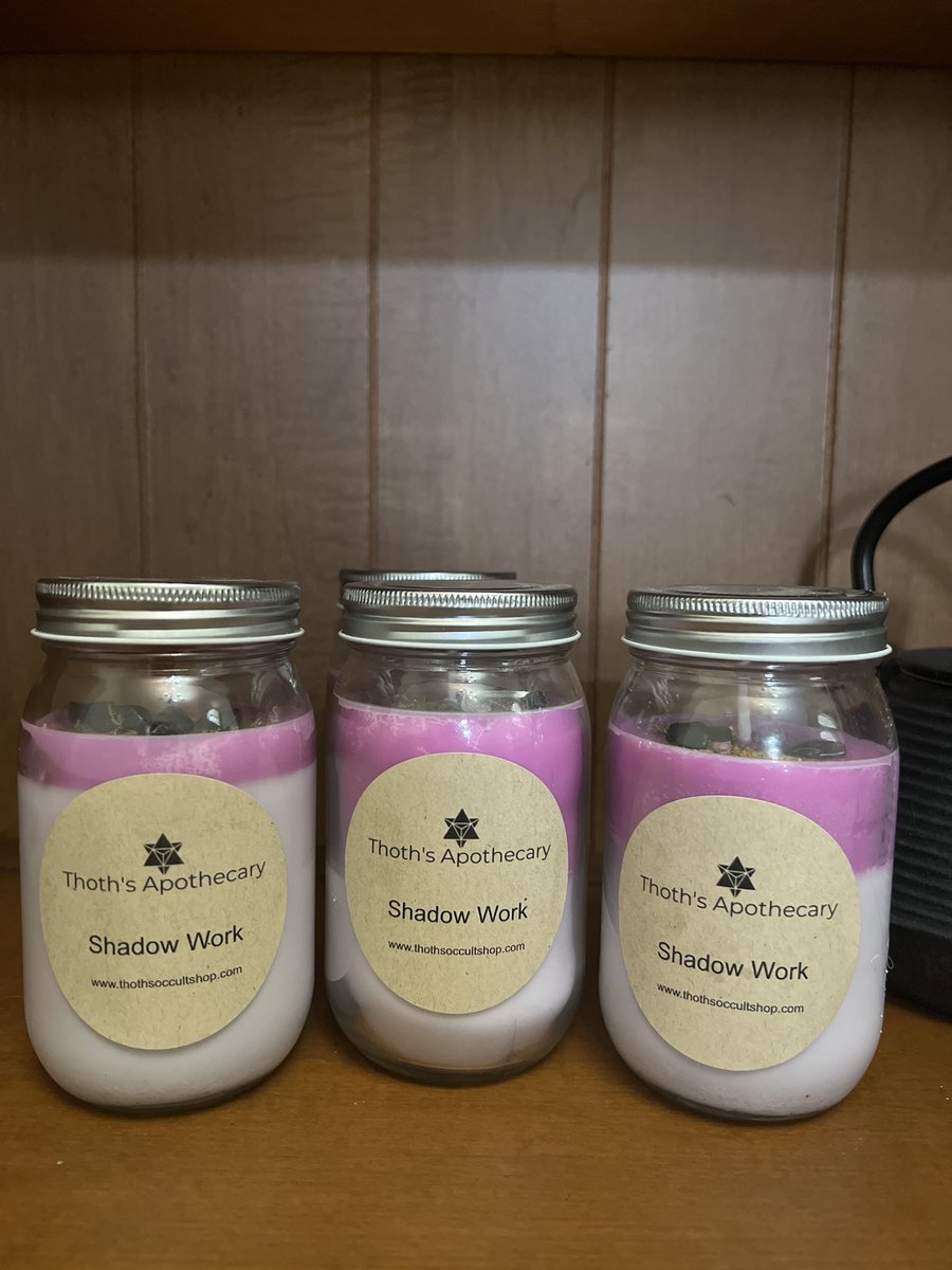 Angelia58427725's tweet photo. @NeLsoNEricKsh made my candles a couple of weeks ago. They have sat &amp; become perfect..   these are AMAZING. https://t.co/O1kwuNRjw6 https://t.co/zKwWSD7BEL