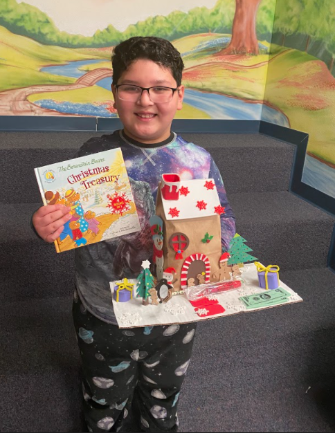 BonnerTylerISD's tweet photo. Congratulations to our Gingerbread House Project winners! #BonnerBees #BeesRead #TylerISDLibraries 🐝📚🏠 https://t.co/C4tI0BWSr1