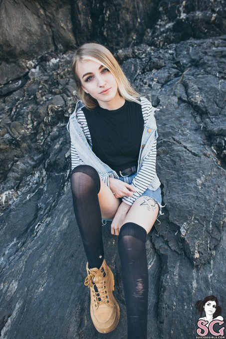 2 pic. Nuestra querida #SGmodel @babybi__ tiene un nuevo set en #MemberReview que no podr&aacute;s perderte