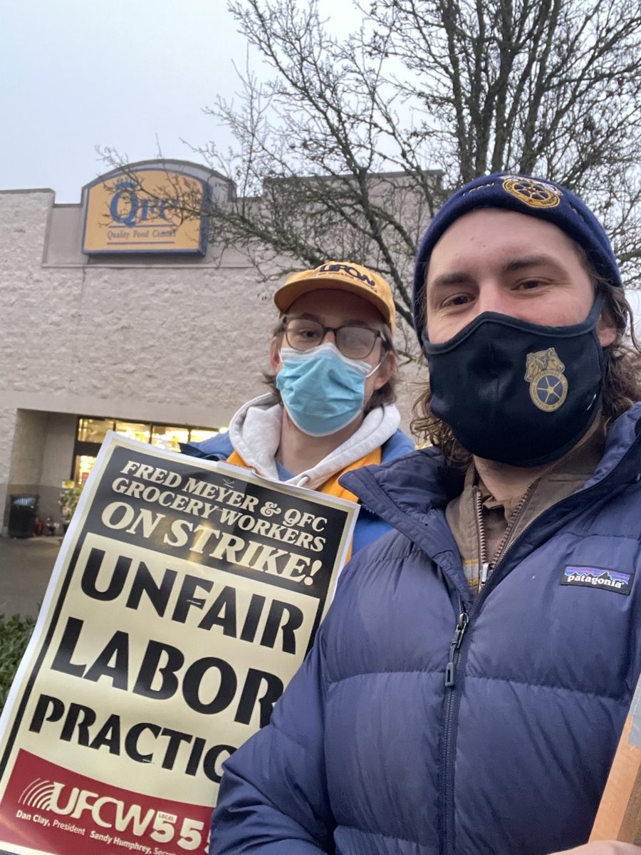 jamiep72061's tweet photo. The strike is on! Do not shop Fred Meyer/QFC! Join the picket line! https://t.co/4hyOKPWtyz