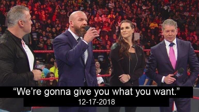 luchalibreonlin's tweet photo. Hoy se cumplen 3 años de este momento en la WWE. ¿Sientes que la WWE te ha dado lo que pides como fanático? https://t.co/46mdnW3adf