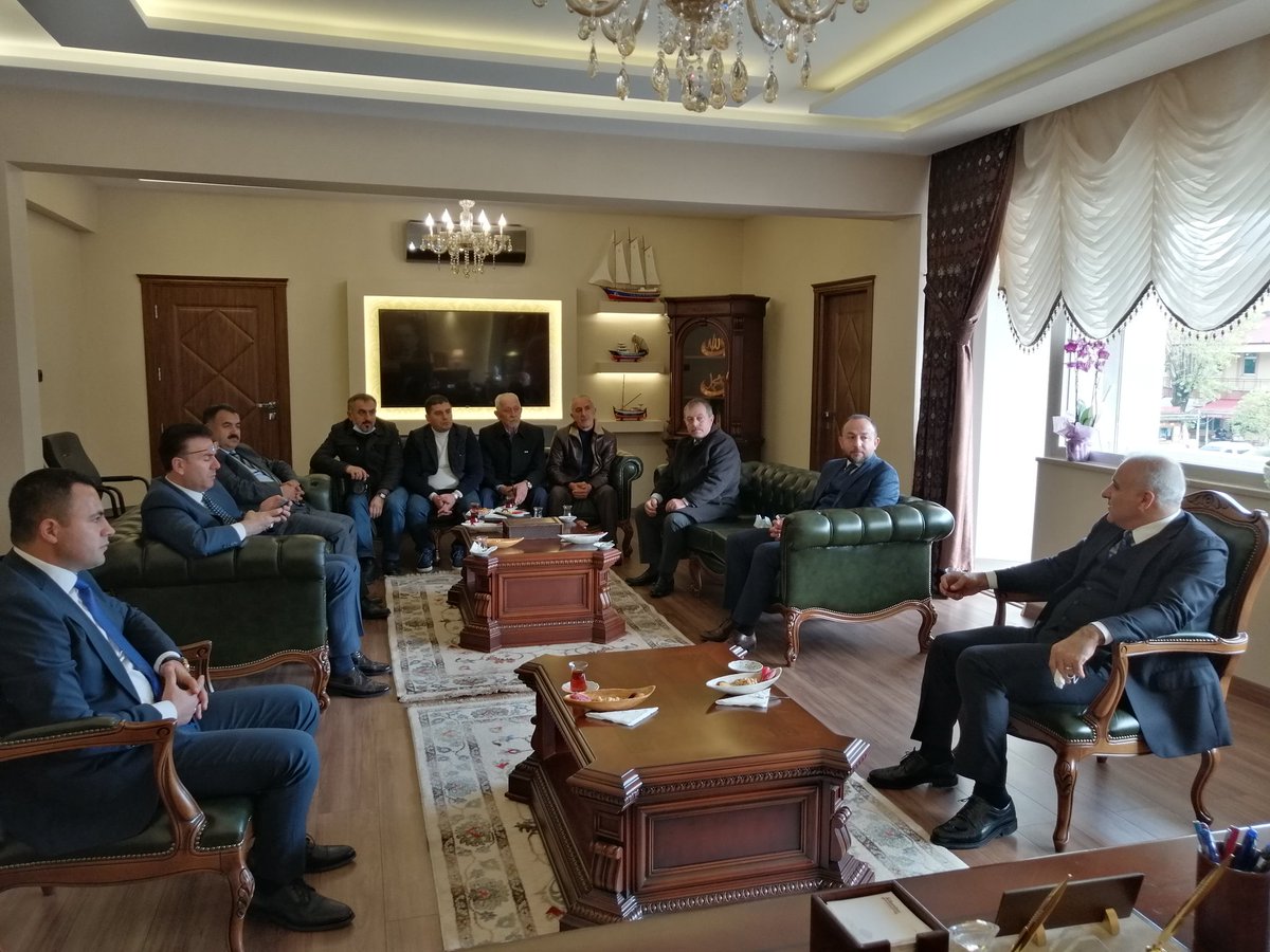 AKvkfkbr's tweet photo. Büyükşehir Belediye Başkanımız Sn.@baskanzorluoglu,İlçe Başkanımız Sn.@ahmetuzun61, Vakfıkebir Belediye Başkanımız Sn.@muhammetbalta8,İlçe Yönetim Kurulumuz ve Belediye Meclis Üyelerimiz ile birlikte Vakfıkebir Kaymakamı Sn.@haciarslanuzan’ı makamında ziyaret ederek https://t.co/7T3SYW1S19