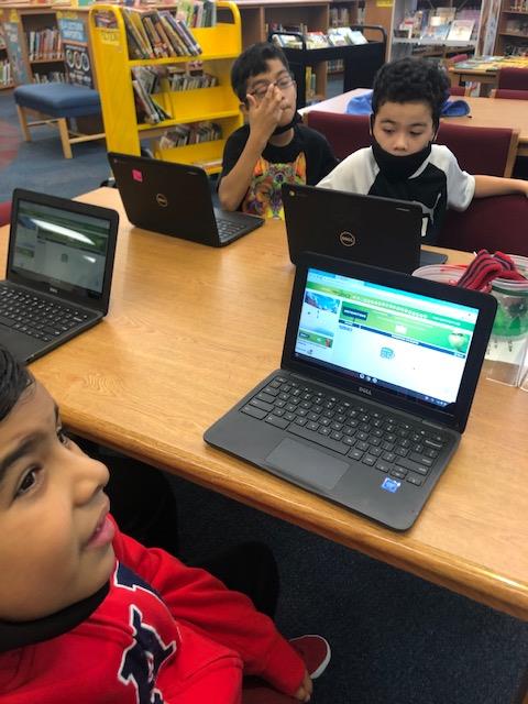 henrielibrary's tweet photo. Hour of Code and returning all the presents to Whoville. https://t.co/TCDQUcHX4A