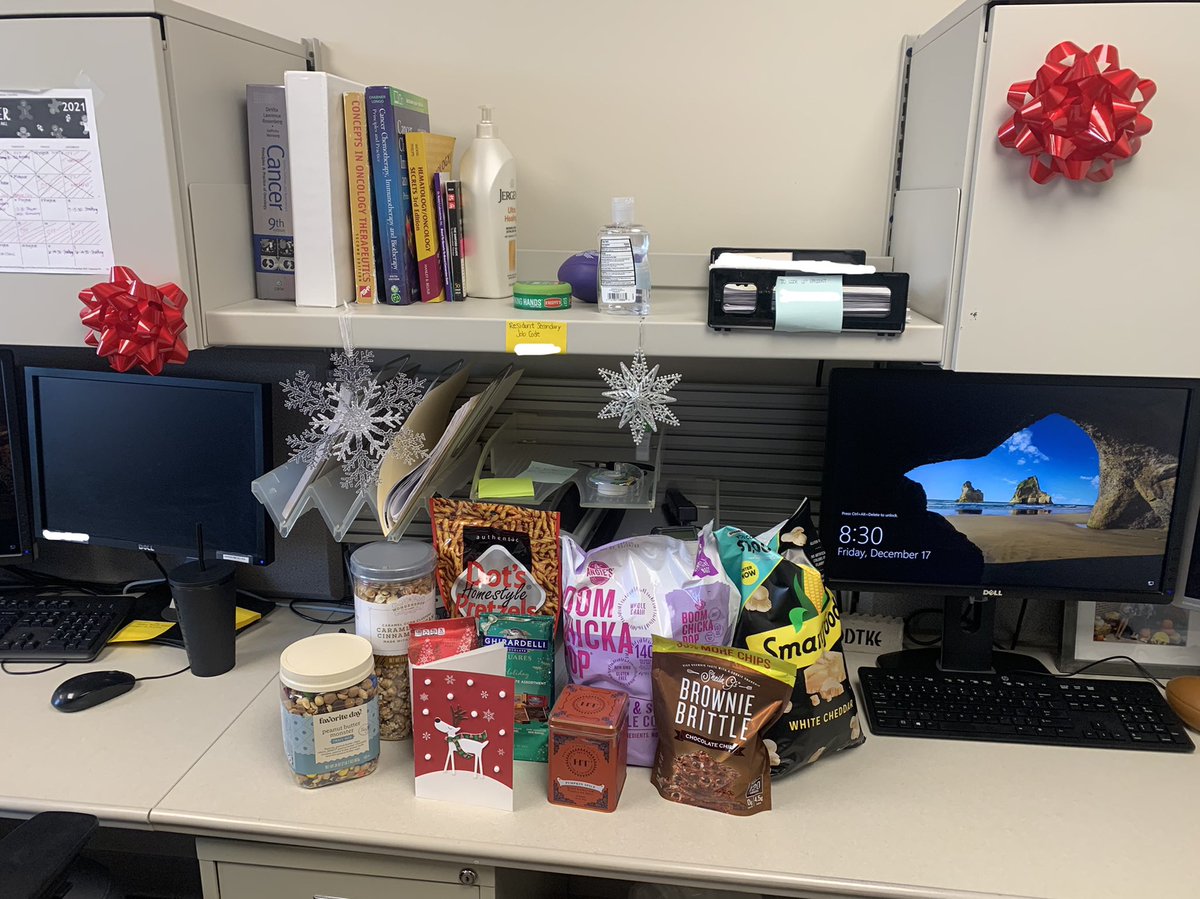 Our Residency Advisory Committee is too good to us.🎄 #TwitteRx #PharmRes