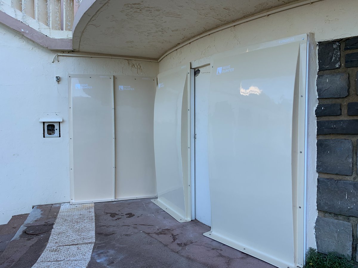 wavebumper's tweet photo. [FLATFRONT] - Ils assurent la protection des ouvertures des bâtiments exposés au risque de #submersion marine. 

Ces 11 #FLATFRONT seront installés au Port-Vieux pour protéger le poste de secours et les ouvertures annexes a chaque alerte vagues-submersion. https://t.co/KILrseLcC9